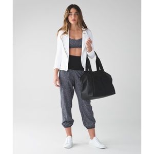 Lululemon Om Pant in Freckle Flower Black Size 4